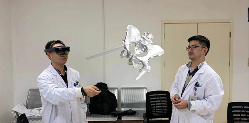 中山醫(yī)院骨科手術(shù)HoloLens混合現(xiàn)實輔助定位