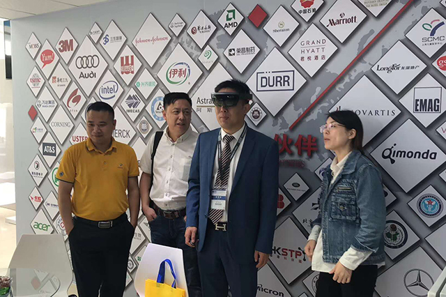 AR增強現(xiàn)實的工作原理、技術(shù)需求以及解決方案